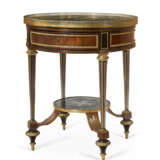 A LATE LOUIS XVI ORMOLU-MOUNTED AND BRASS-INLAID EBONY, VERRE EGLOMISE AND MAHOGANY GUERIDON - фото 2