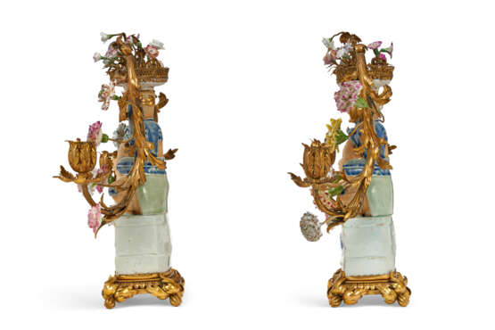 A PAIR OF LOUIS XV STYLE ORMOLU-MOUNTED CHINESE AND EUROPEAN PORCELAIN TWO-LIGHT CANDELABRA - фото 6