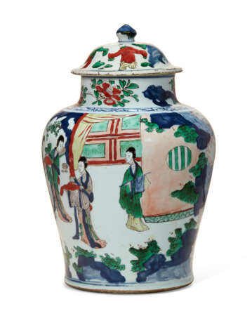 A CHINESE WUCAI PORCELAIN BALUSTER JAR AND COVER - photo 2