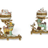 A PAIR OF LOUIS XV ORMOLU-MOUNTED CHINESE AND JAPANESE PORCELAIN POTPOURRIS - фото 1