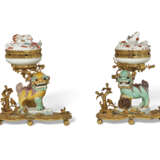 A PAIR OF LOUIS XV ORMOLU-MOUNTED CHINESE AND JAPANESE PORCELAIN POTPOURRIS - photo 2