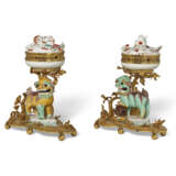 A PAIR OF LOUIS XV ORMOLU-MOUNTED CHINESE AND JAPANESE PORCELAIN POTPOURRIS - photo 5