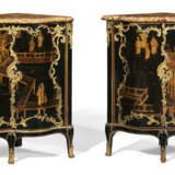 A PAIR OF LOUIS XV ORMOLU-MOUNTED CHINESE BLACK AND GILT LACQUER AND EBONIZED ENCOIGNURES - photo 2