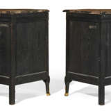 A PAIR OF LOUIS XV ORMOLU-MOUNTED CHINESE BLACK AND GILT LACQUER AND EBONIZED ENCOIGNURES - фото 3