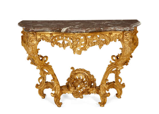 AN EARLY LOUIS XV GILTWOOD CONSOLE TABLE - фото 1