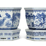 TWO LARGE CHINESE BLUE AND WHITE PORCELAIN HEXAGONAL JARDINI&#200;RES AND STANDS - photo 2