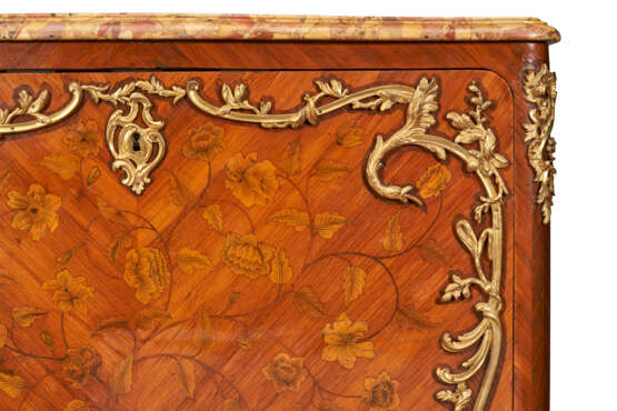 A LOUIS XV ORMOLU-MOUNTED KINGWOOD, TULIPWOOD, AND MARQUETRY SECRETAIRE A ABATTANT - photo 8