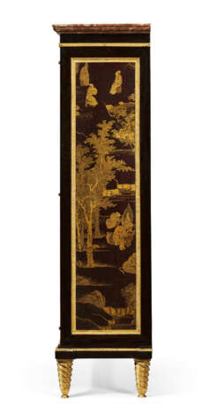 A FRENCH ORMOLU-MOUNTED EBONY AND CHINESE LACQUER CABINET - Foto 4