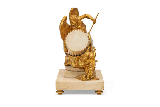 A LOUIS XVI ORMOLU AND WHITE MARBLE MANTEL CLOCK - photo 3