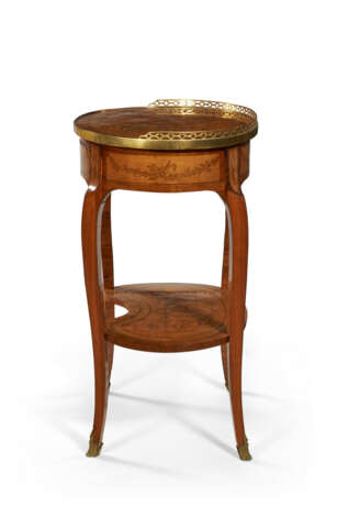 A LOUIS XV ORMOLU-MOUNTED BOIS CITRONNIER AND FOLIATE MARQUETRY OCCASIONAL TABLE - фото 4