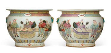 A PAIR OF LARGE CHINESE FAMILLE ROSE PORCELAIN JARDINI&#200;RES