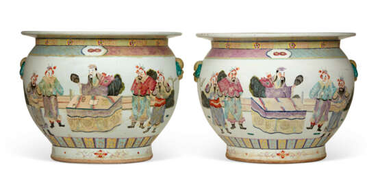 A PAIR OF LARGE CHINESE FAMILLE ROSE PORCELAIN JARDINI&#200;RES - Foto 1
