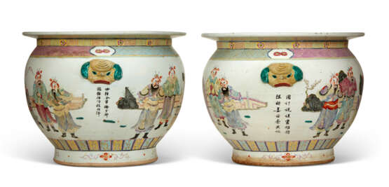 A PAIR OF LARGE CHINESE FAMILLE ROSE PORCELAIN JARDINI&#200;RES - photo 3