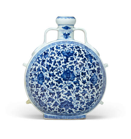 A CHINESE BLUE AND WHITE PORCELAIN MOON FLASK - photo 2