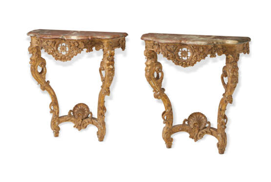 A PAIR OF FRENCH GILTWOOD CONSOLE TABLES - фото 3