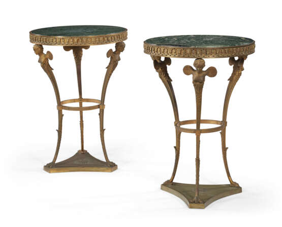 A PAIR OF FRENCH ORMOLU GUERIDONS - Foto 1