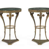 A PAIR OF FRENCH ORMOLU GUERIDONS - Foto 2