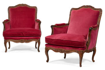 A PAIR OF FRENCH BEECHWOOD BERGERES