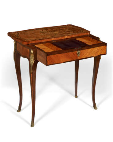 A LOUIS XV ORMOLU-MOUNTED TULIPWOOD, AMARANTH AND MARQUETRY TABLE A ECRIRE - photo 4