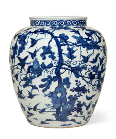 A CHINESE BLUE AND WHITE PORCELAIN JAR - photo 3