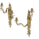 A PAIR OF REGENCE LACQUERED BRONZE TWO-LIGHT WALL LIGHTS - фото 2