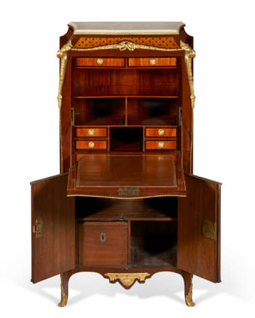 A LATE LOUIS XV ORMOLU-MOUNTED AMARANTH, TULIPWOOD, FRUITWOOD AND PARQUETRY SECRETAIRE A ABATTANT - Foto 4