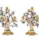 A PAIR OF LOUIS XV ORMOLU-MOUNTED MEISSEN AND FRENCH PORCELAIN AND TOLE PEINTE THREE-LIGHT CANDELABRA - фото 2
