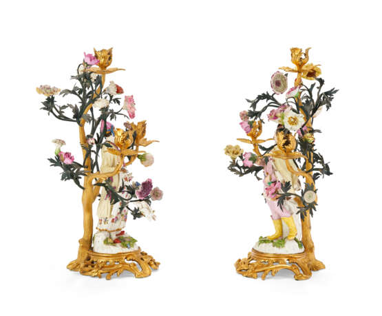 A PAIR OF LOUIS XV ORMOLU-MOUNTED MEISSEN AND FRENCH PORCELAIN AND TOLE PEINTE THREE-LIGHT CANDELABRA - photo 3