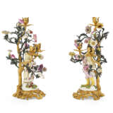 A PAIR OF LOUIS XV ORMOLU-MOUNTED MEISSEN AND FRENCH PORCELAIN AND TOLE PEINTE THREE-LIGHT CANDELABRA - photo 3