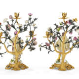 A PAIR OF LOUIS XV ORMOLU-MOUNTED MEISSEN AND FRENCH PORCELAIN AND TOLE PEINTE THREE-LIGHT CANDELABRA - фото 5