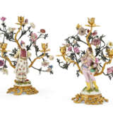 A PAIR OF LOUIS XV ORMOLU-MOUNTED MEISSEN AND FRENCH PORCELAIN AND TOLE PEINTE THREE-LIGHT CANDELABRA - photo 6