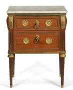 Kommoden. A FRENCH ORMOLU-MOUNTED TULIPWOOD COMMODE