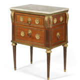 A FRENCH ORMOLU-MOUNTED TULIPWOOD COMMODE - фото 2