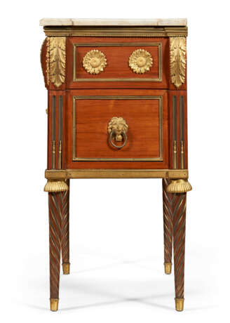 A FRENCH ORMOLU-MOUNTED TULIPWOOD COMMODE - фото 3