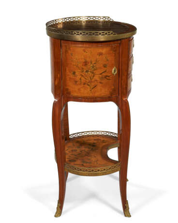 A LOUIS XV ORMOLU-MOUNTED TULIPWOOD, BOIS CITRONNIER AND MARQUETRY TABLE EN CHIFFONNIERE - photo 5