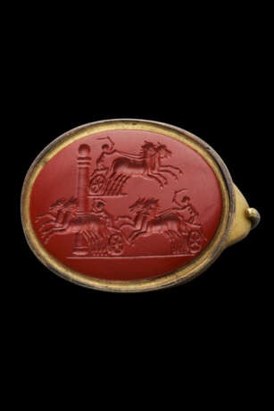 A ROMAN RED JASPER RINGSTONE WITH A CHARIOT RACE - фото 1