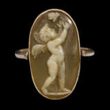 A EUROPEAN ONYX CAMEO WITH CUPID CATCHING A BUTTERFFLY - фото 1