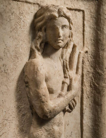 A ROMAN MARBLE RELIEF FRAGMENT - photo 5