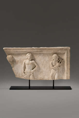 A ROMAN MARBLE RELIEF FRAGMENT - photo 7
