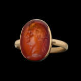 A EUROPEAN CARNELIAN RINGSTONE WITH A LAUREATE PORTRAIT OF AN EMPEROR - фото 1