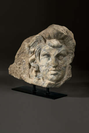 A ROMAN MARBLE ACROTERION - Foto 2