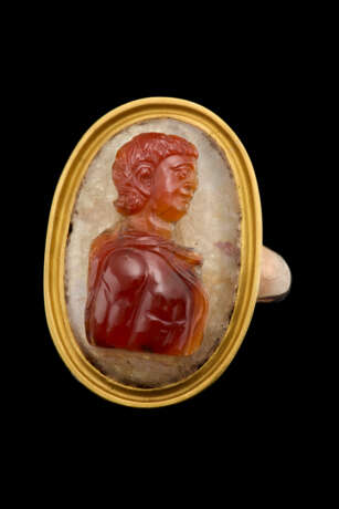 A EUROPEAN SARDONYX CAMEO WITH A DRAPED BUST - Foto 1