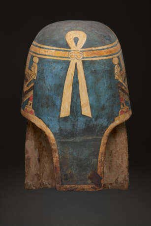 AN EGYPTIAN GILT CARTONNAGE MUMMY MASK - Foto 5