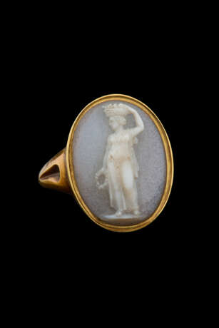 A EUROPEAN SARDONYX CAMEO OF A KANEPHOROS - фото 1