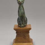 AN EGYPTIAN BRONZE CAT - фото 4