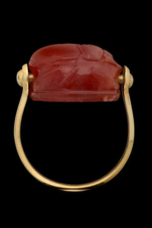AN ETRUSCAN CARNELIAN SCARAB WITH HERCLE - фото 2