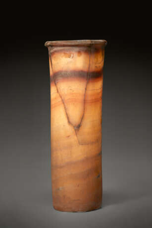 AN EGYPTIAN BANDED ALABASTER CYLINDRICAL JAR - фото 2