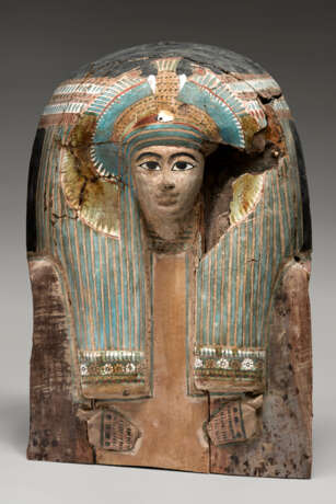 AN EGYPTIAN PAINTED WOOD COFFIN LID - фото 1