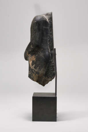 AN EGYPTIAN GRANODIORITE TORSO OF A STRIDING OFFICIAL - фото 4