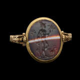 A EUROPEAN BANDED AGATE DOUBLE-SIDED RINGSTONE WITH MERCURY AND VENUS - Foto 1